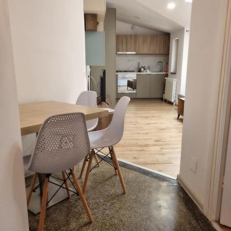 Cozy Apartment Near City Center Bukarest Exterior foto