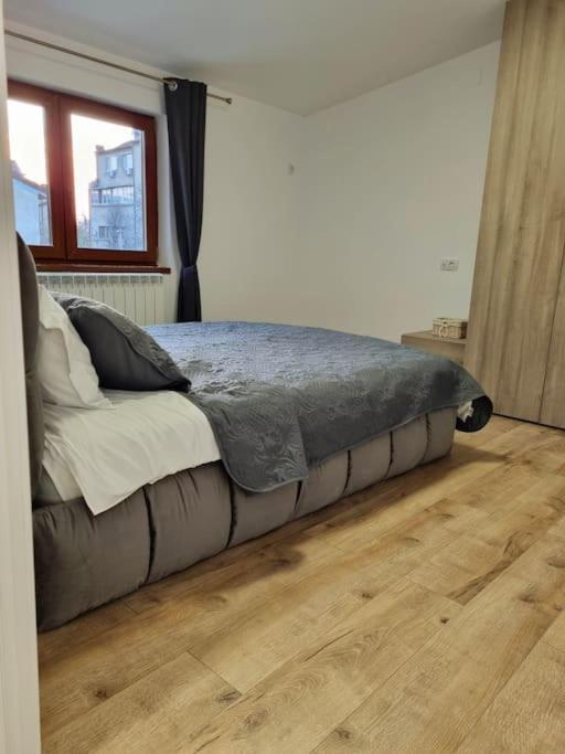 Cozy Apartment Near City Center Bukarest Exterior foto