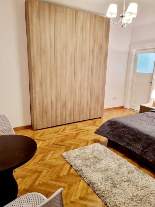 Cozy Apartment Near City Center Bukarest Exterior foto