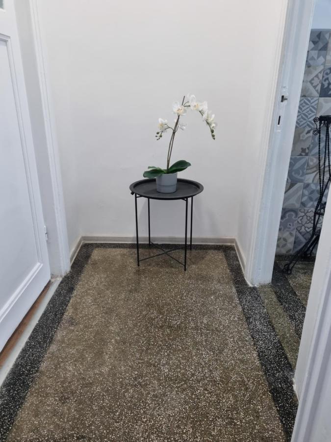 Cozy Apartment Near City Center Bukarest Exterior foto