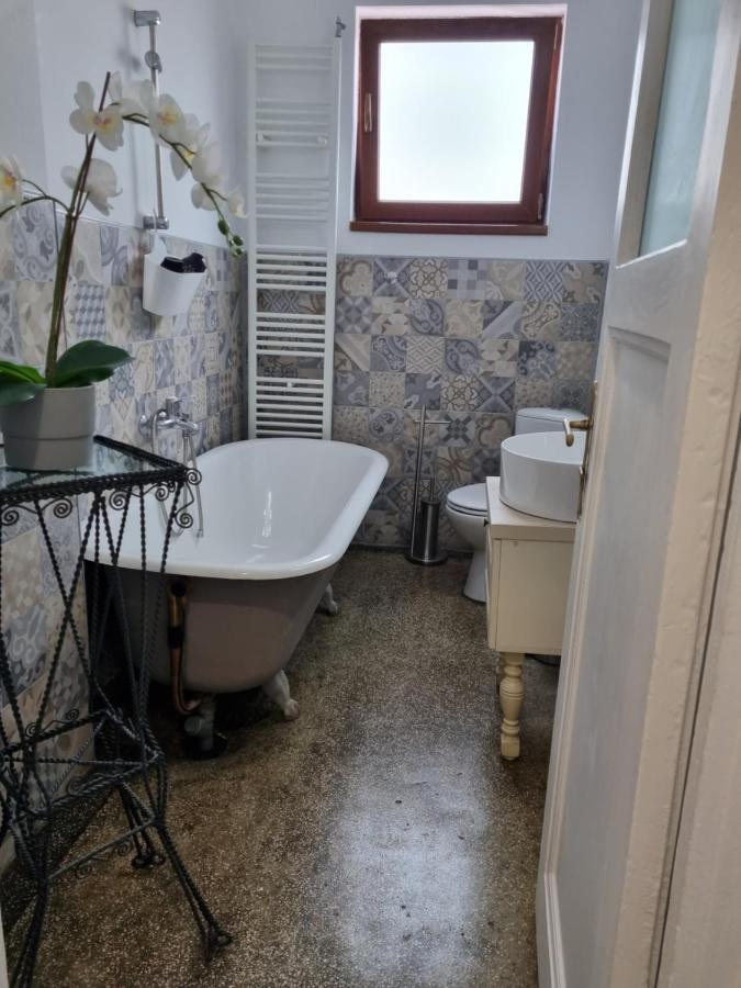 Cozy Apartment Near City Center Bukarest Exterior foto